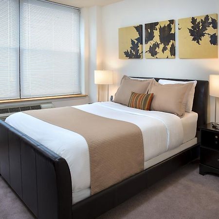Grove Pointe - A Premier Furnished Apartment Джърси Сити Стая снимка