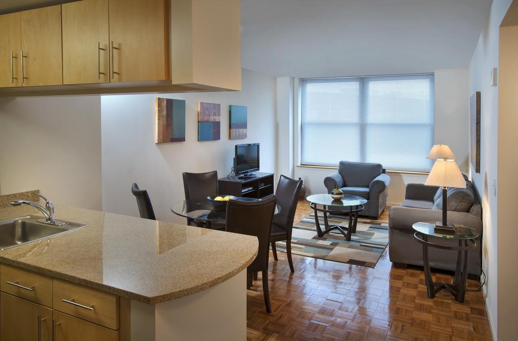 Grove Pointe - A Premier Furnished Apartment Джърси Сити Стая снимка
