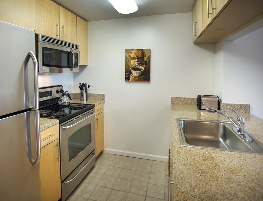 Grove Pointe - A Premier Furnished Apartment Джърси Сити Стая снимка