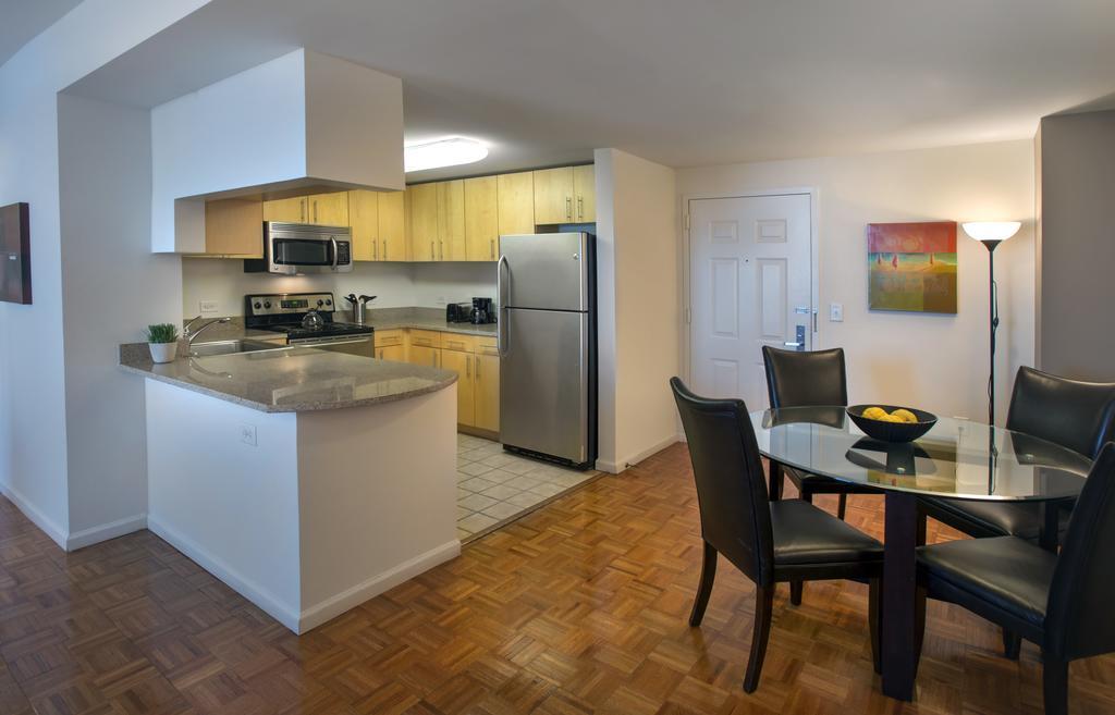 Grove Pointe - A Premier Furnished Apartment Джърси Сити Стая снимка