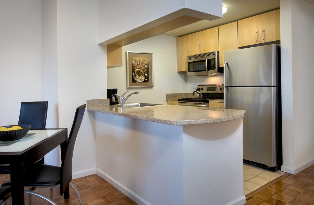 Grove Pointe - A Premier Furnished Apartment Джърси Сити Екстериор снимка
